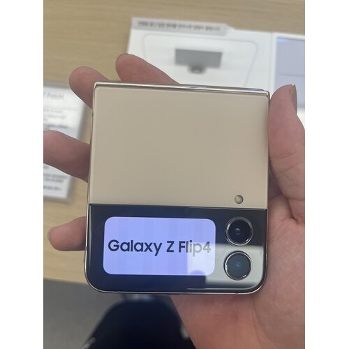 Samsung Galaxy Z Flip4 מחודש